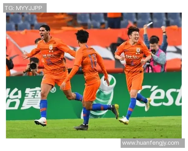 2017年鲁能与上港激战回顾：激情四溢的中超对决与精彩瞬间解析