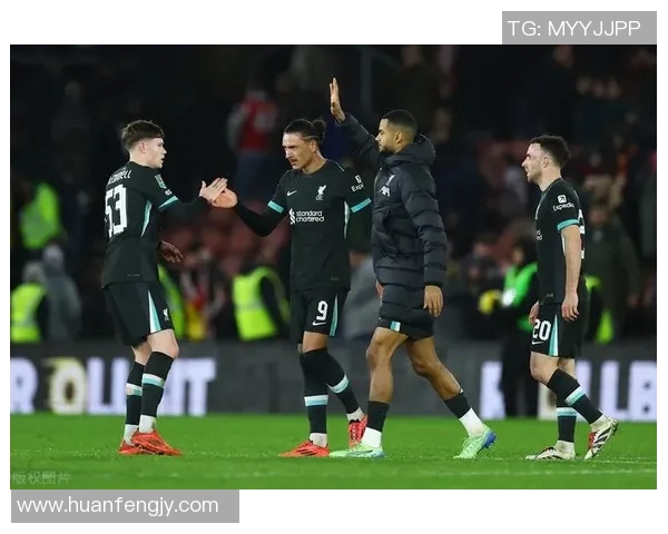 利物浦与曼联激战正酣比分结果揭晓引发球迷热议